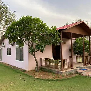  Holiday home Orchard At Sarai - Private Cottage, Large Lawn, & Pet Friendly India